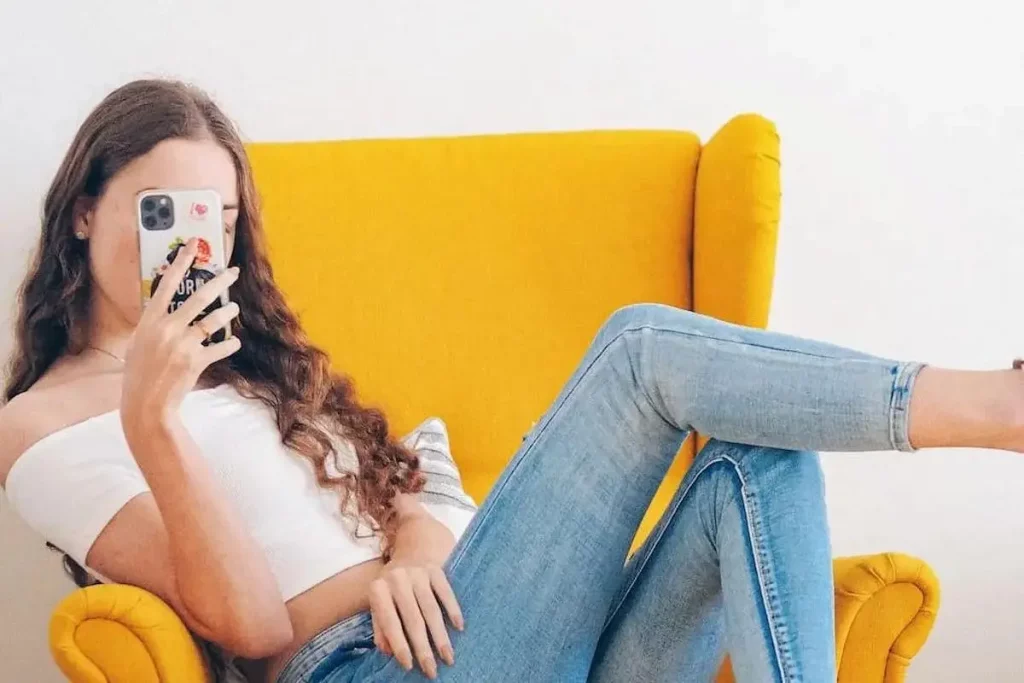 Pour qui maîtrise son utilisation, Instagram est un lien en direct entre sa marque et ses ( futurs ) clients. C'est l’opportunité de construire une véritable porte d’entrée dans le développement de son activité.
